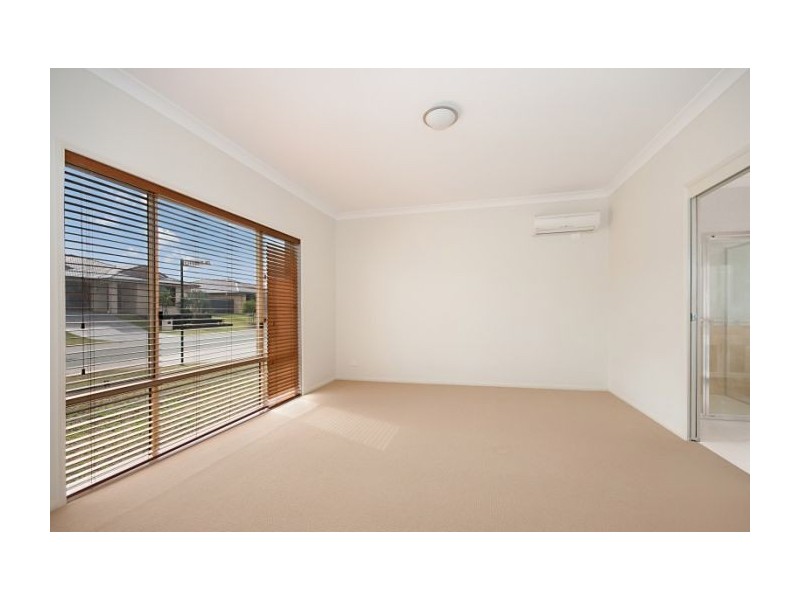 8 Bader Rd, Upper Coomera QLD 4209