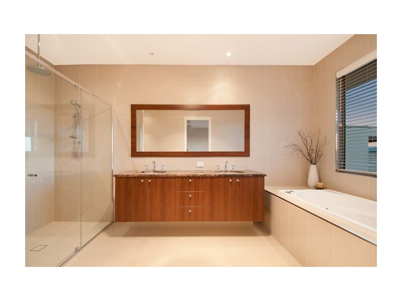 17 Impeccable Cct, Coomera Waters QLD 4209