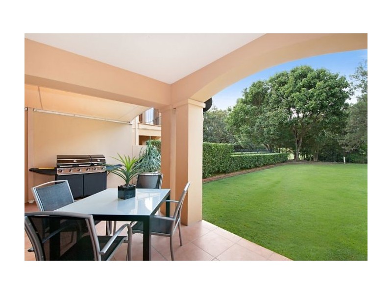 3284 Palladian Dr, Hope Island QLD 4212