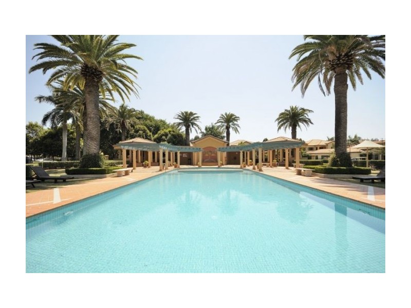 3284 Palladian Dr, Hope Island QLD 4212