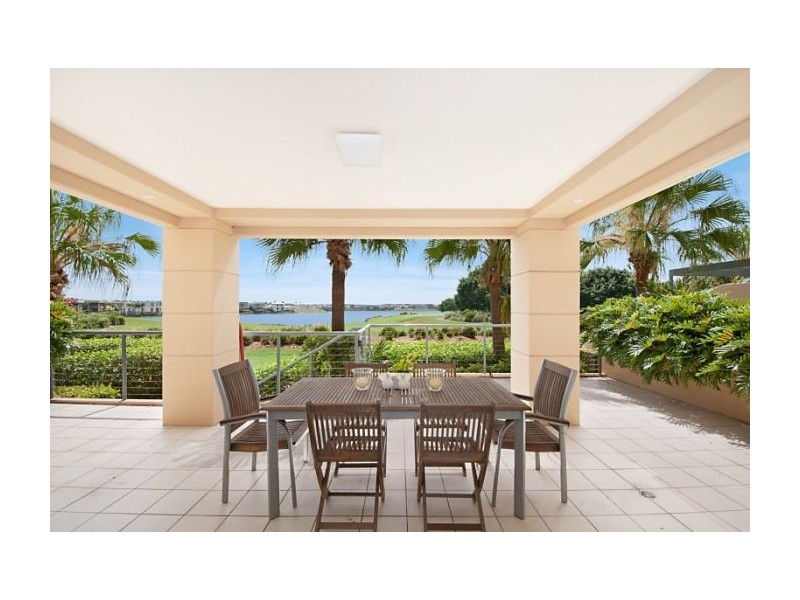 8403 Magnolia Dr East, Hope Island QLD 4212