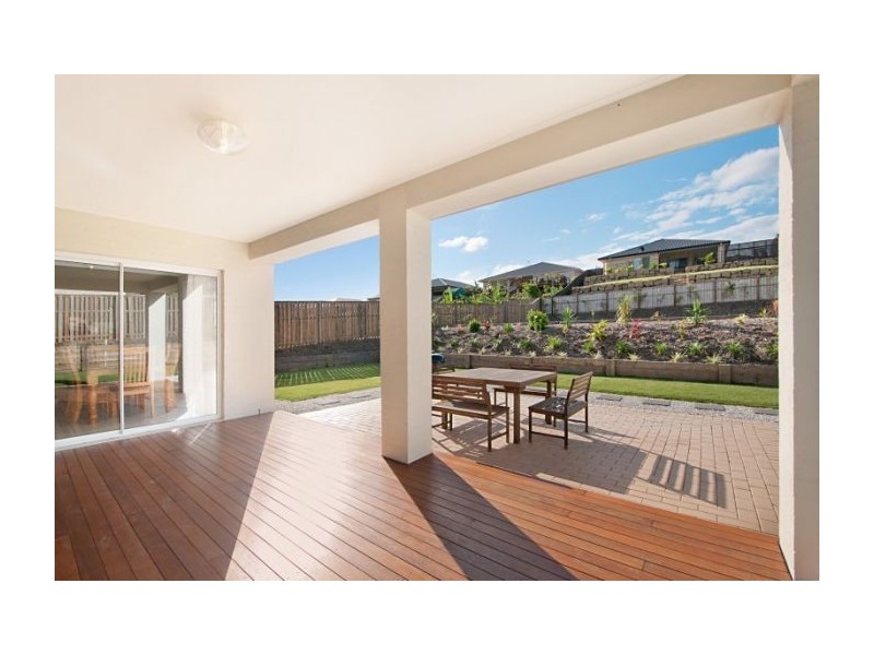 26 Hawkesbury Ave, Pacific Pines QLD 4211