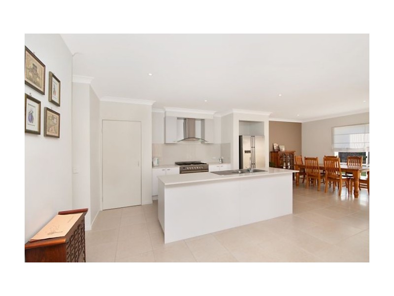 26 Hawkesbury Ave, Pacific Pines QLD 4211