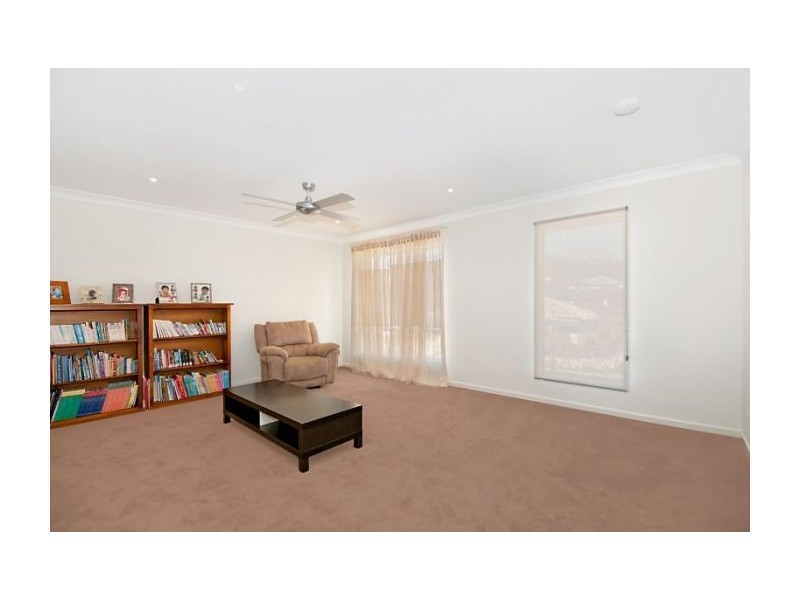 26 Hawkesbury Ave, Pacific Pines QLD 4211