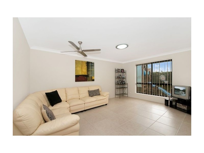 43 Gerard St, Pacific Pines QLD 4211