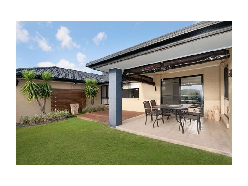 43 Gerard St, Pacific Pines QLD 4211