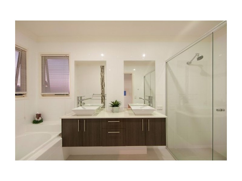 32 Peregrine Cres, Coomera QLD 4209