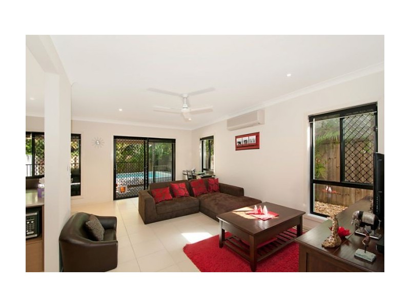 2/7 Dine Ct, Upper Coomera QLD 4209