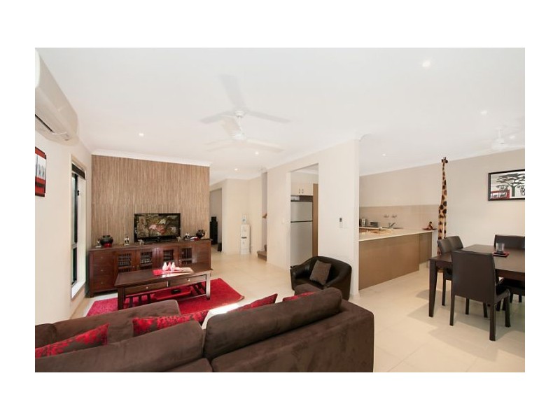 2/7 Dine Ct, Upper Coomera QLD 4209