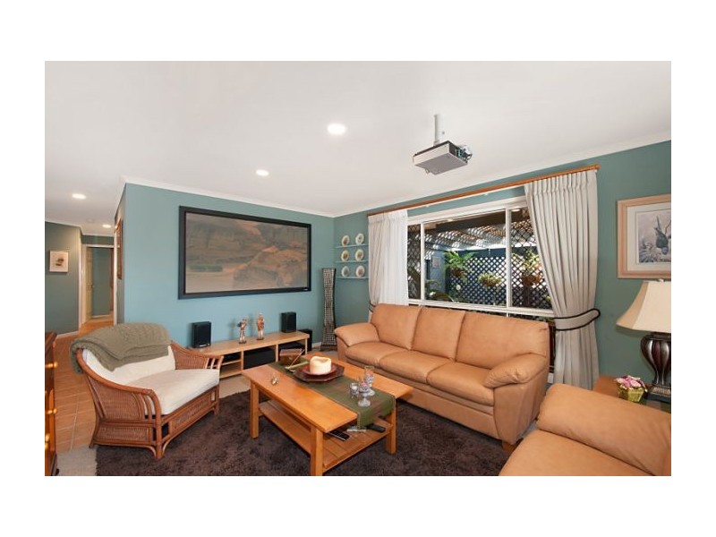 8 Yungaburra Pl, Helensvale QLD 4212