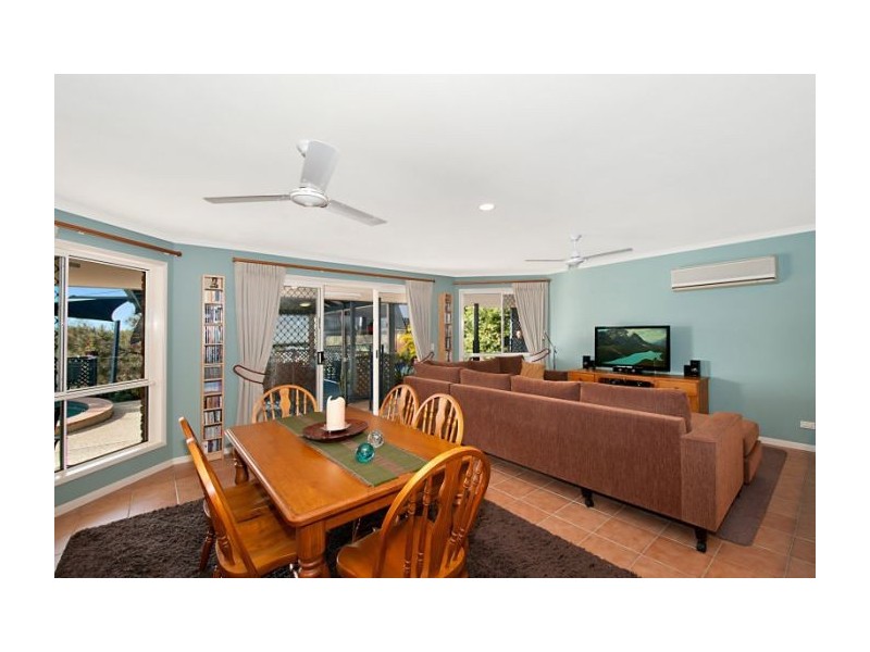 8 Yungaburra Pl, Helensvale QLD 4212