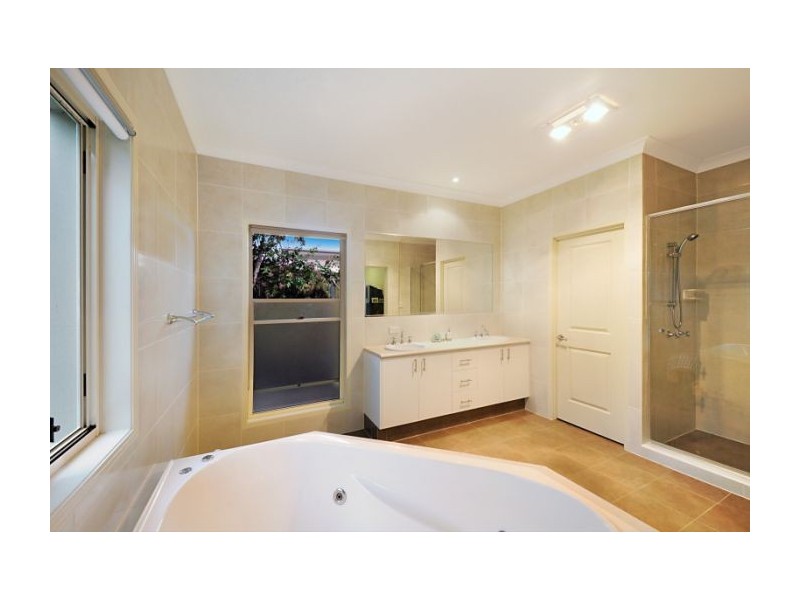 6 Picnic Creek Dr, Coomera QLD 4209