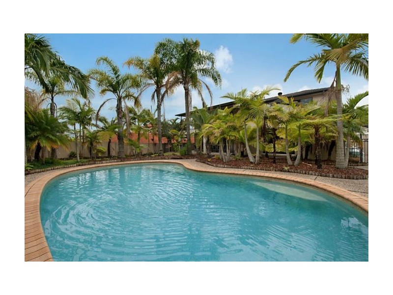 18 Hazel Ct, Arundel QLD 4214