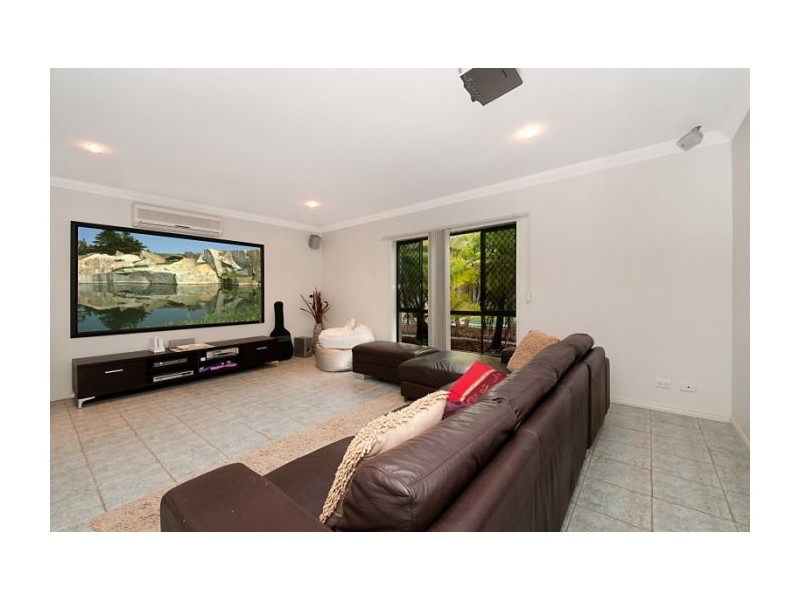 18 Hazel Ct, Arundel QLD 4214