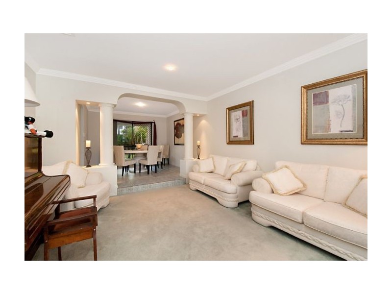 18 Hazel Ct, Arundel QLD 4214