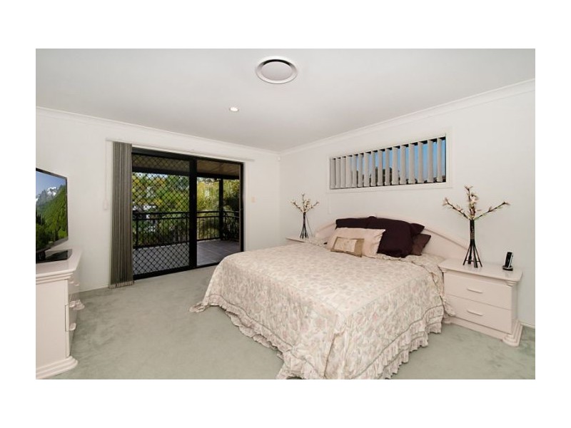 18 Hazel Ct, Arundel QLD 4214