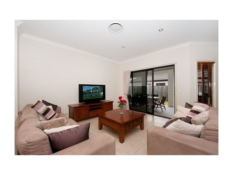 19 Oceanis Dr, Oxenford QLD 4210