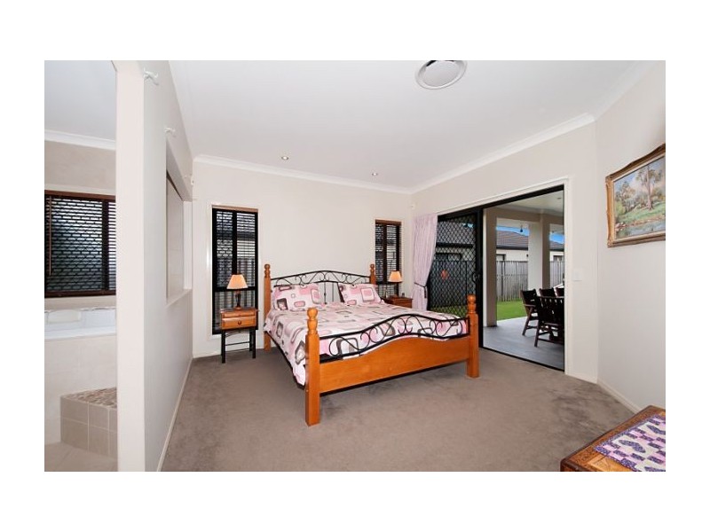 19 Oceanis Dr, Oxenford QLD 4210