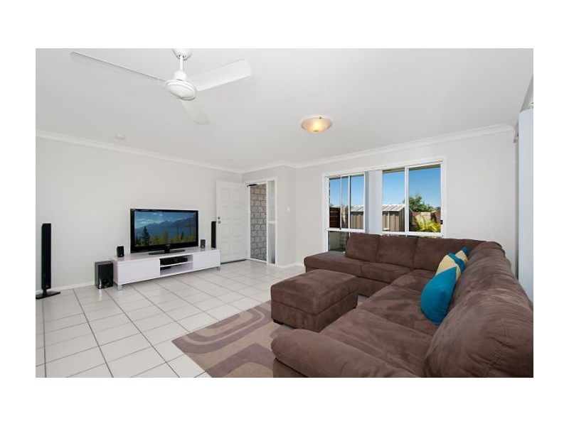 2/2 Leisel Cl, Upper Coomera QLD 4209