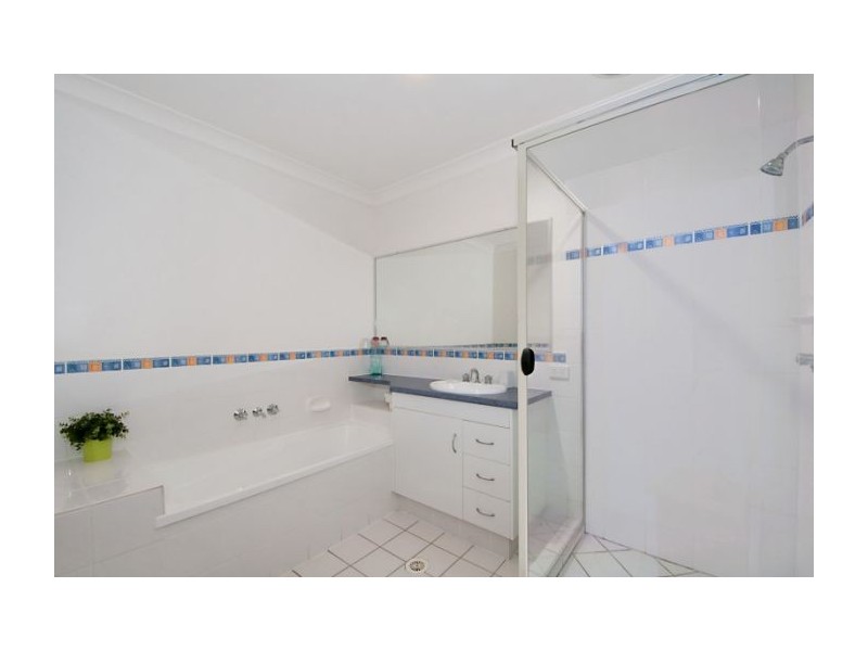 2/2 Leisel Cl, Upper Coomera QLD 4209