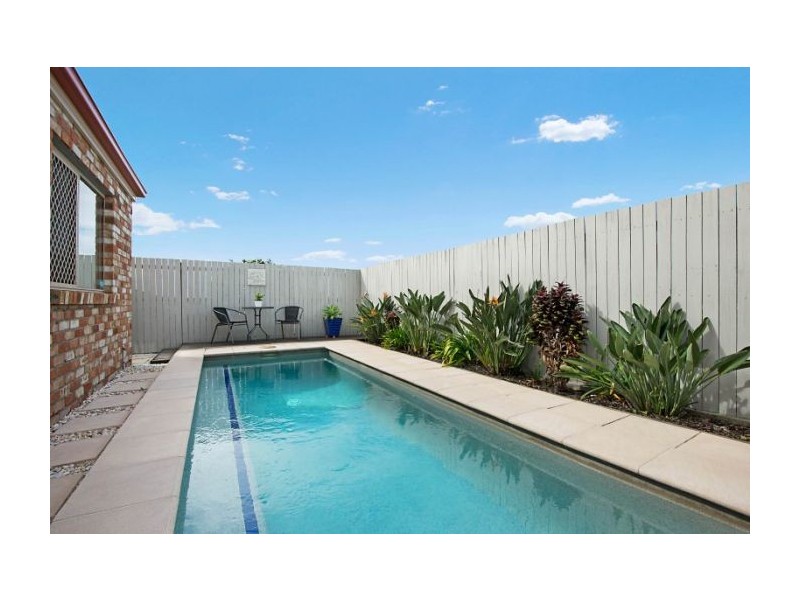 2/2 Ferncliffe Street, Upper Coomera QLD 4209