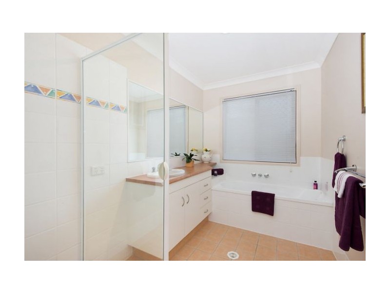 2/2 Ferncliffe Street, Upper Coomera QLD 4209