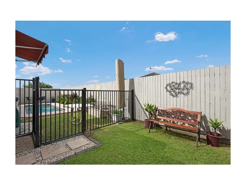 2/2 Ferncliffe Street, Upper Coomera QLD 4209