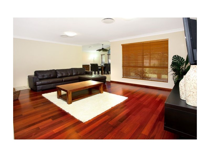 5 Kanton Pl, Pacific Pines QLD 4211