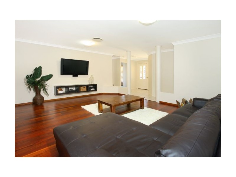 5 Kanton Pl, Pacific Pines QLD 4211