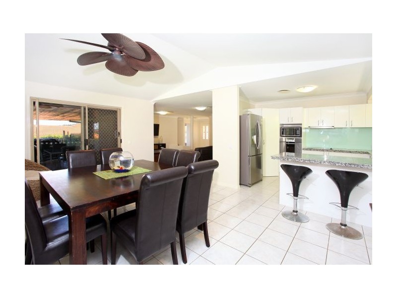 5 Kanton Pl, Pacific Pines QLD 4211