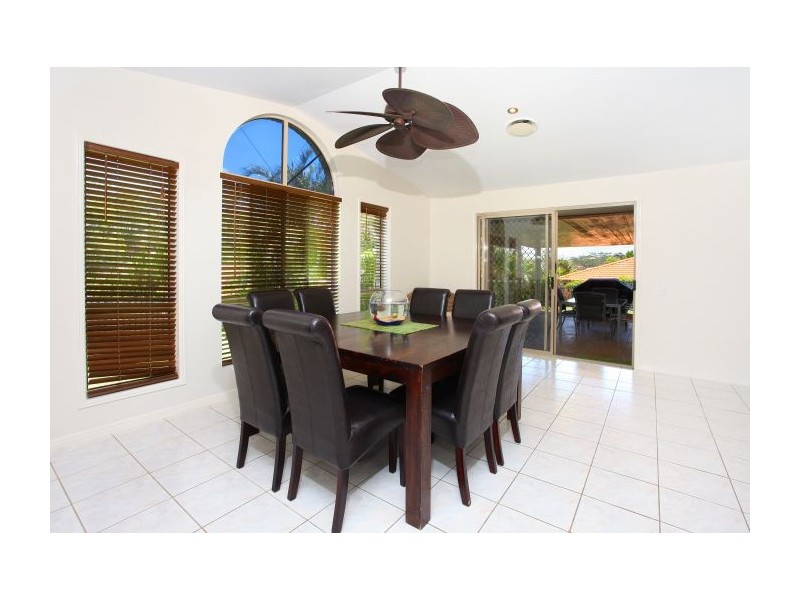 5 Kanton Pl, Pacific Pines QLD 4211