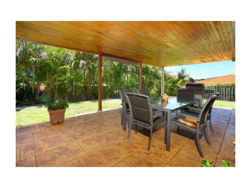 5 Kanton Pl, Pacific Pines QLD 4211