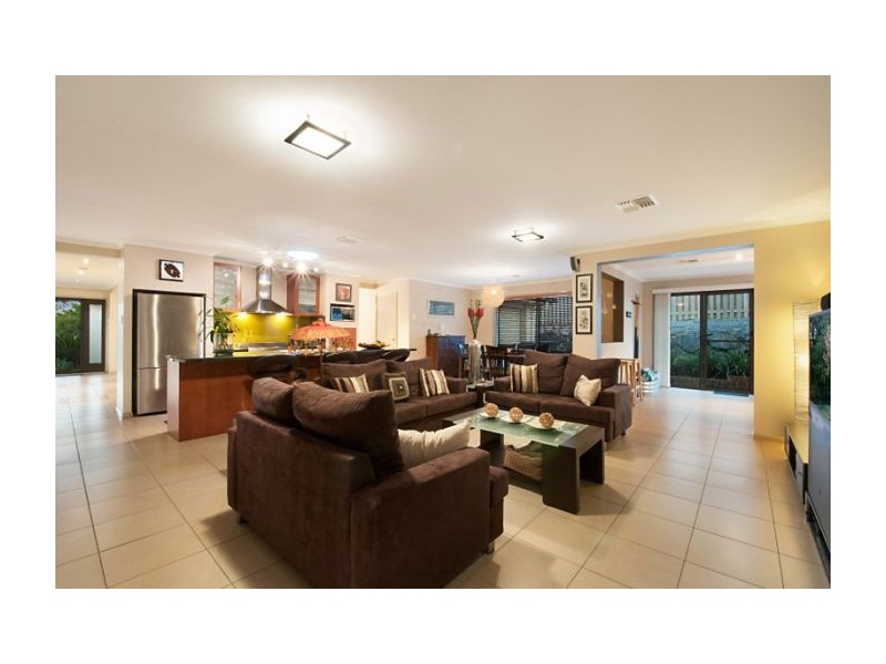 10 Govett St, Pacific Pines QLD 4211