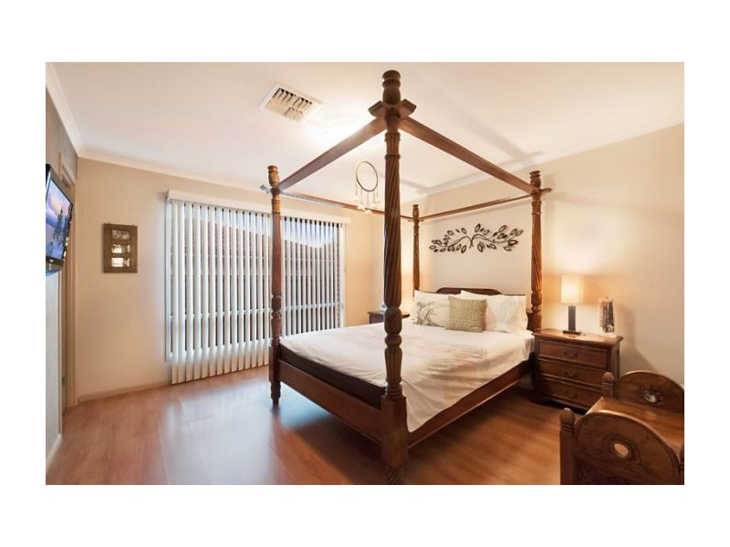 10 Govett St, Pacific Pines QLD 4211