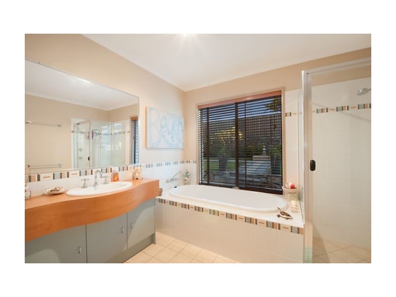 10 Govett St, Pacific Pines QLD 4211