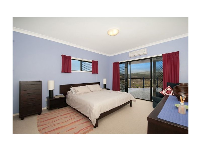 34 Sir Charles Holm Dr, Ormeau Hills QLD 4208