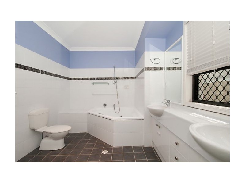 34 Sir Charles Holm Dr, Ormeau Hills QLD 4208
