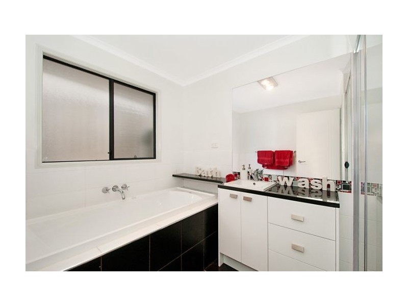 4 Coomerong Cr, Upper Coomera QLD 4209