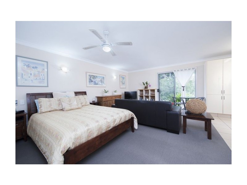 9 Lambert Drive, Maudsland QLD 4210