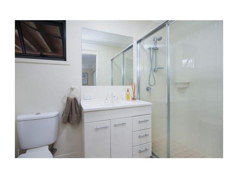 9 Lambert Drive, Maudsland QLD 4210