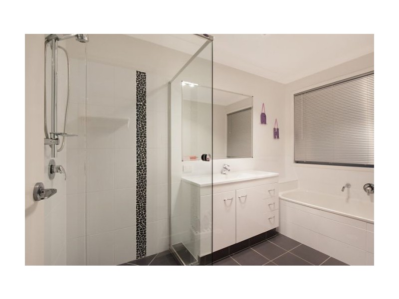 16 Cabriolet Court, Upper Coomera QLD 4209