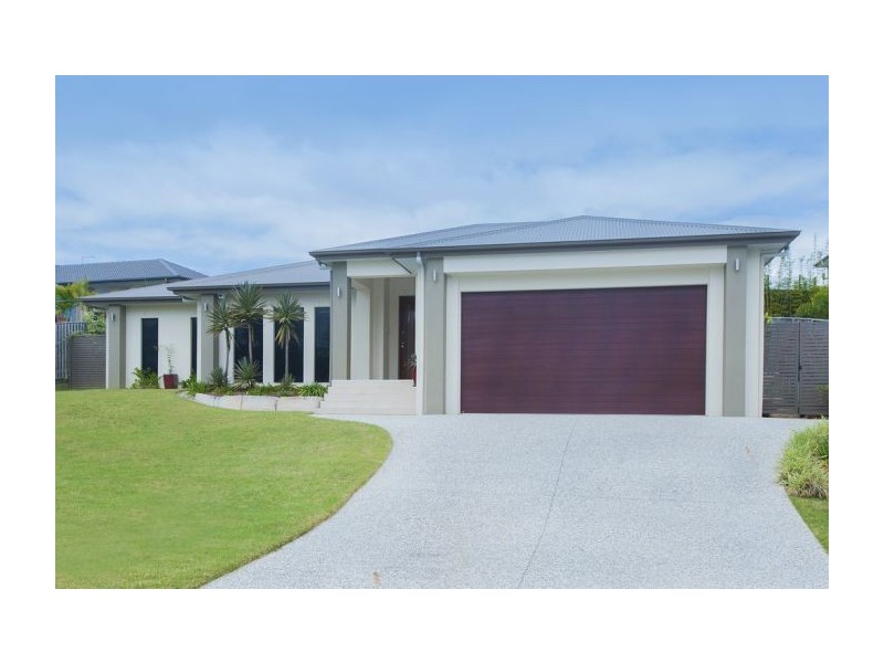 2 Yarra Place, Pacific Pines QLD 4211