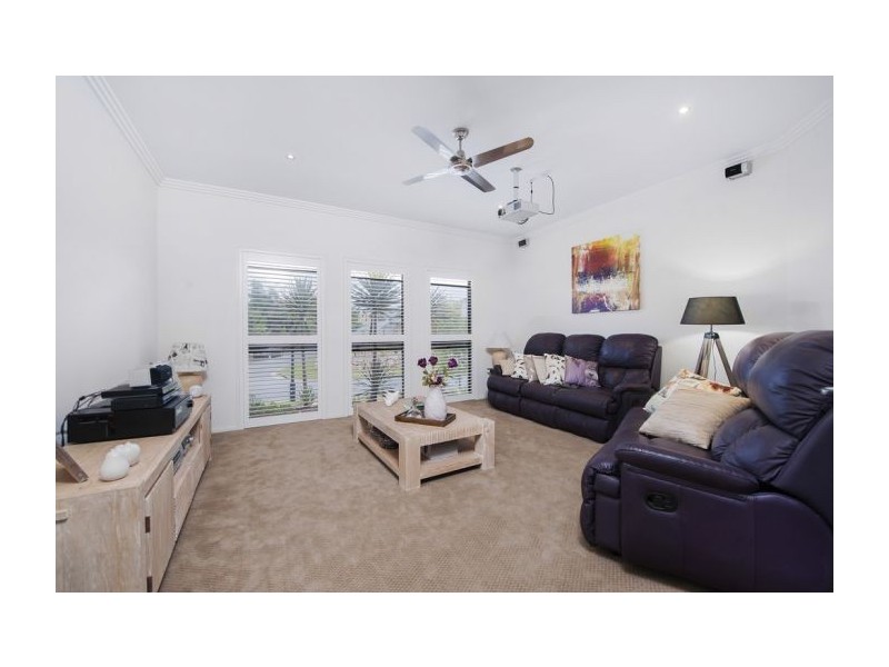2 Yarra Place, Pacific Pines QLD 4211