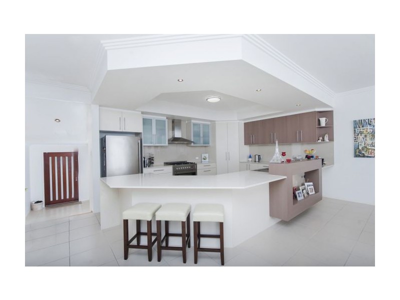 2 Yarra Place, Pacific Pines QLD 4211