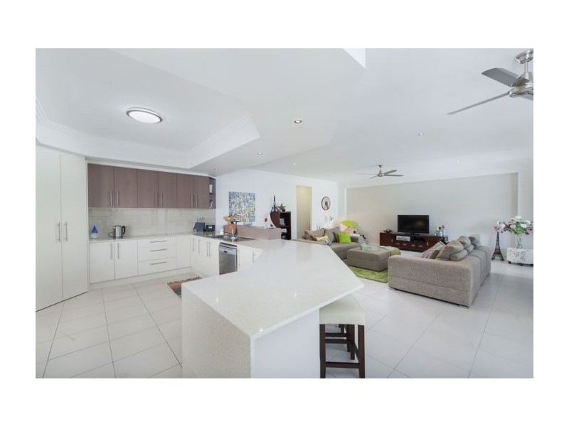 2 Yarra Place, Pacific Pines QLD 4211