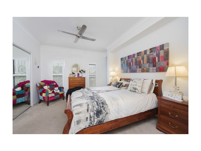 2 Yarra Place, Pacific Pines QLD 4211
