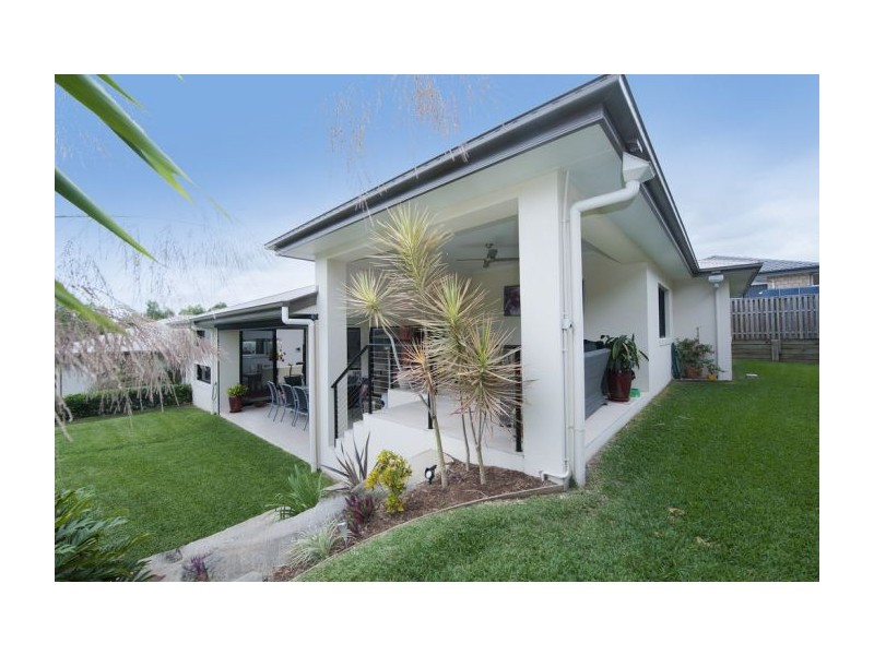 2 Yarra Place, Pacific Pines QLD 4211