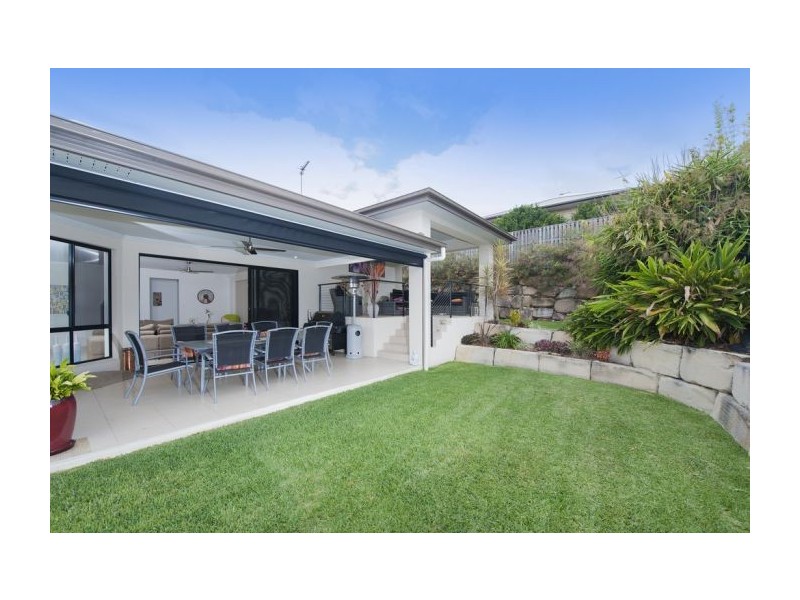 2 Yarra Place, Pacific Pines QLD 4211