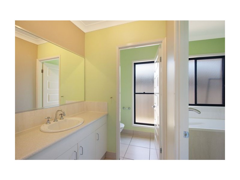 21 Ansett Way, Upper Coomera QLD 4209