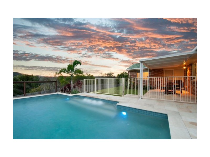 4 Pineview Drive, Oxenford QLD 4210